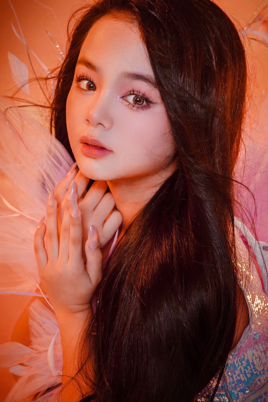 Maika Ngọc Khánh catwalk cùng siêu mẫu Hoàng Yến, Hương Ly - Ảnh 1.