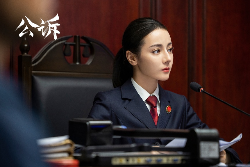 Tình thế khó xử của Địch Lệ Nhiệt Ba: Chỉ nổi nhờ nhan sắc, phim rating chạm đáy - Ảnh 1.