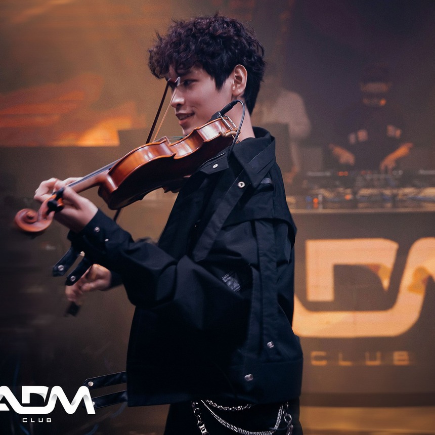 Đỗ Thành Long - chơi violin theo phong cách dancing - Ảnh 1.