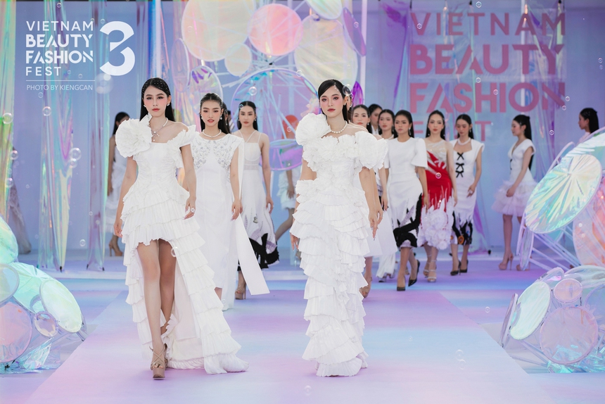 Show thời trang trên tầng thượng của đạo diễn Hoàng Nhật Nam - Ảnh 4.