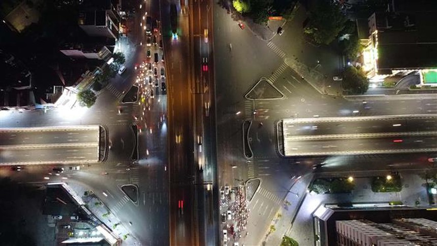 Thủ tướng Chính phủ chỉ thị tăng cường tiết kiệm điện - Ảnh 6. Thủ tướng Chính phủ chỉ thị tăng cường tiết kiệm điện - Ảnh 6.