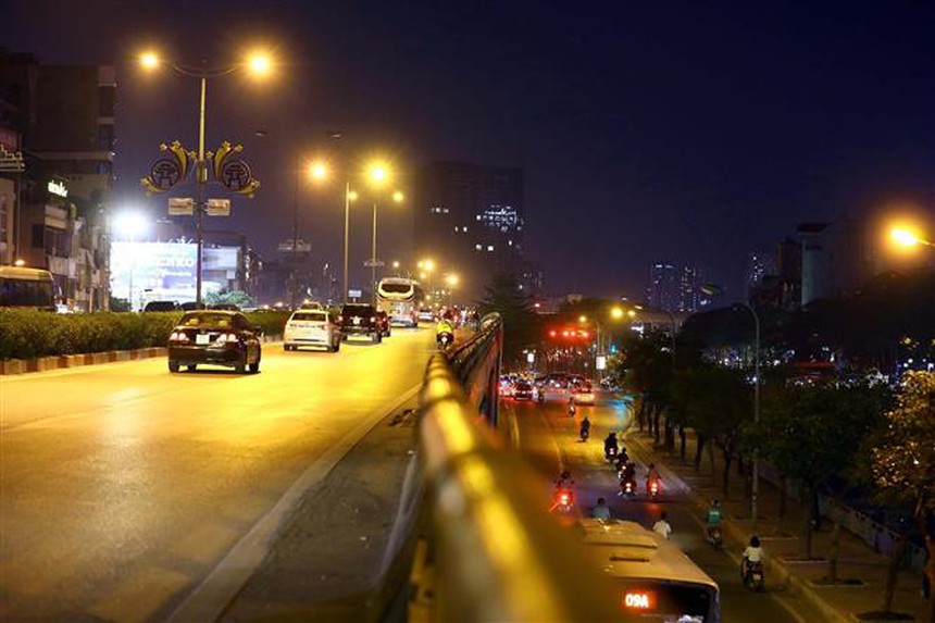 Thủ tướng Chính phủ chỉ thị tăng cường tiết kiệm điện - Ảnh 3. Thủ tướng Chính phủ chỉ thị tăng cường tiết kiệm điện - Ảnh 3.