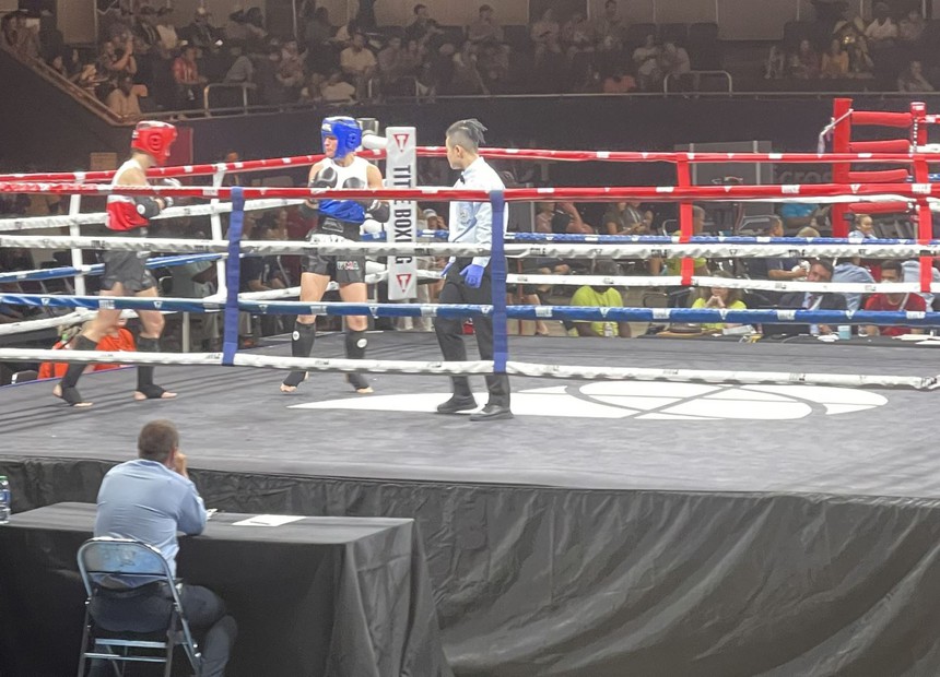 Nguyễn Trần Duy Nhất chịu nỗi khổ ép cân nhưng vẫn thắng ngoạn mục trước võ sĩ 3 lần vô địch thế giới - Ảnh 3. Nguyễn Trần Duy Nhất chịu nỗi khổ ép cân nhưng vẫn thắng ngoạn mục trước võ sĩ 3 lần vô địch thế giới - Ảnh 3.