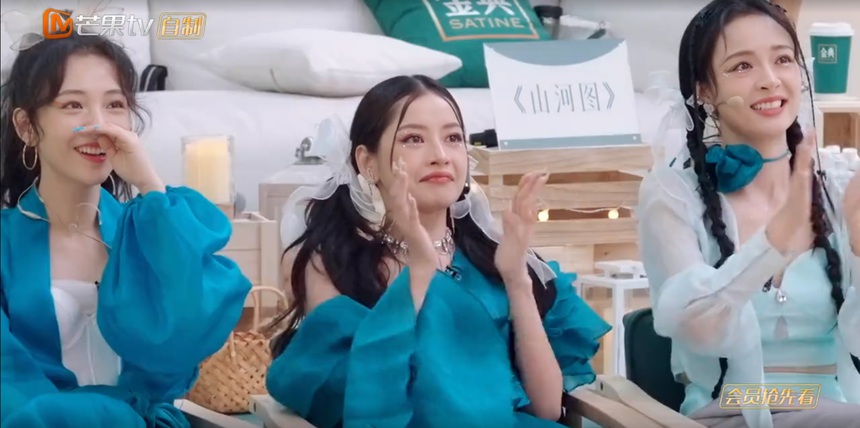 Chi Pu rơi nước mắt với 'Sơn hà đồ', bất ngờ bị đổi thứ tự diễn - Ảnh 4.