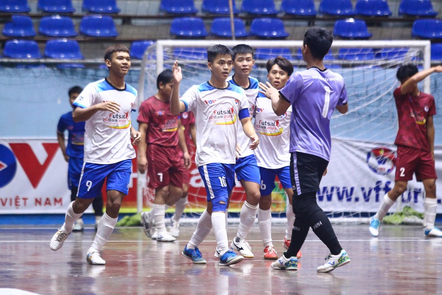 Đại học Tây Nguyên và Đại học Đà Lạt tranh "ngai Vàng" ở giải futsal Tây Nguyên  - Ảnh 2.