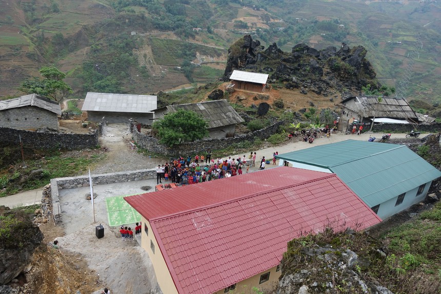 Ngẫm ngợi cuối tuần: Đi khánh thành lớp học - Ảnh 1.