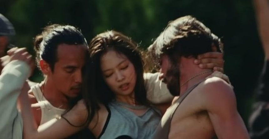 Vai diễn Hollywood của Jennie Blackpink: Sự đấu tranh giữa gợi cảm và dung tục trong nghệ thuật - Ảnh 4. Vai diễn Hollywood của Jennie Blackpink: Sự đấu tranh giữa gợi cảm và dung tục trong nghệ thuật - Ảnh 4.