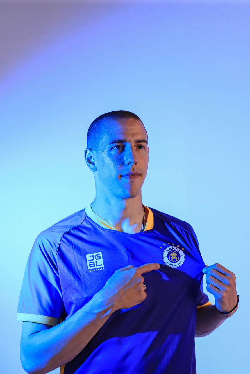 Chuyển nhượng bóng đá Việt ngày 1/7: Quang Hải được đăng ký 2 số áo Công an Hà Nội - Ảnh 4.