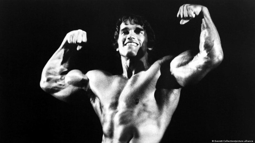 (Bài đăng Chủ nhật) Cuốn sách tiểu sử của Arnold Schwarzenegger lên kệ - Hiện thân của 'giấc mơ Mỹ' - Ảnh 2.