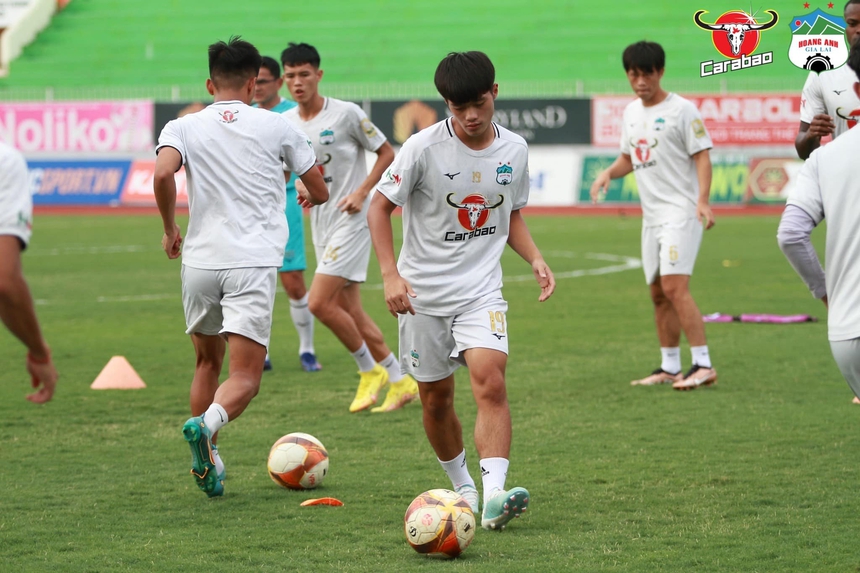 HAGL tìm đường thoát cảnh đua trụ hạng, trọng tài Singapore cầm trịch cuộc chơi - Ảnh 2.