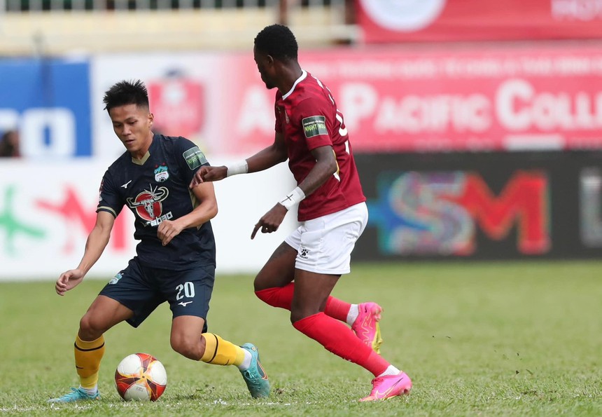 Trận hòa trước TPHCM đẩy HAGL vào tình thế khó trong cuộc đua top 8 Trận hòa trước TPHCM đẩy HAGL vào tình thế khó trong cuộc đua top 8