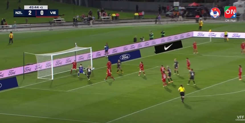 Cầu thủ New Zealand ôm đầu tiếc nuối sau tình huống ‘biến bàn thắng thành cơ hội’ trong trận gặp ĐT Việt Nam - Ảnh 2.