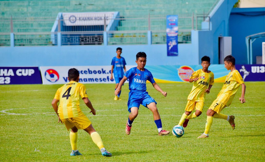 Giải BĐ Thiếu niên toàn quốc Yamaha Cup 2023: Bình Dương, SLNA, HAGL, Hà Tĩnh vào bán kết - Ảnh 2. Giải BĐ Thiếu niên toàn quốc Yamaha Cup 2023: Bình Dương, SLNA, HAGL, Hà Tĩnh vào bán kết - Ảnh 2.