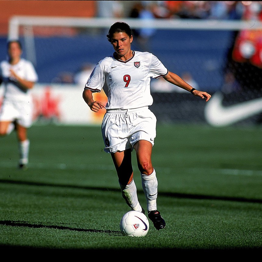 Những huyền thoại bóng đá nữ thế giới - Ảnh 1.