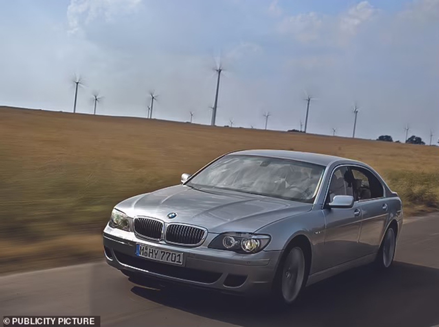 'Lóa mắt' với dàn siêu xe trị giá gần 4 triệu USD của Brad Pitt - Ảnh 6.