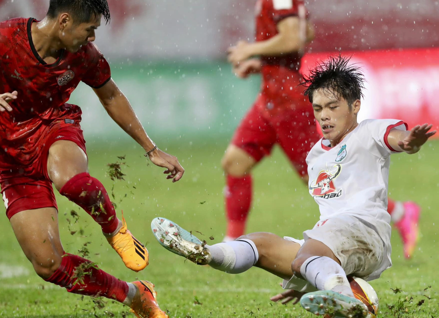 Uy tín HLV Kiatisuk tổn hại cùng HAGL - Ảnh 2.