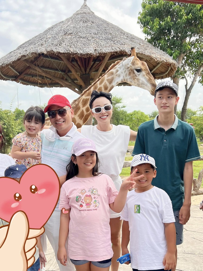 Jennifer Phạm: Sinh con khôn, chăm con khéo khiến chồng doanh nhân chăm 'mệt bở hơi tai' - Ảnh 6.