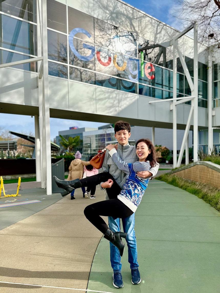 Jennifer Phạm: Sinh con khôn, chăm con khéo khiến chồng doanh nhân chăm 'mệt bở hơi tai' - Ảnh 3.