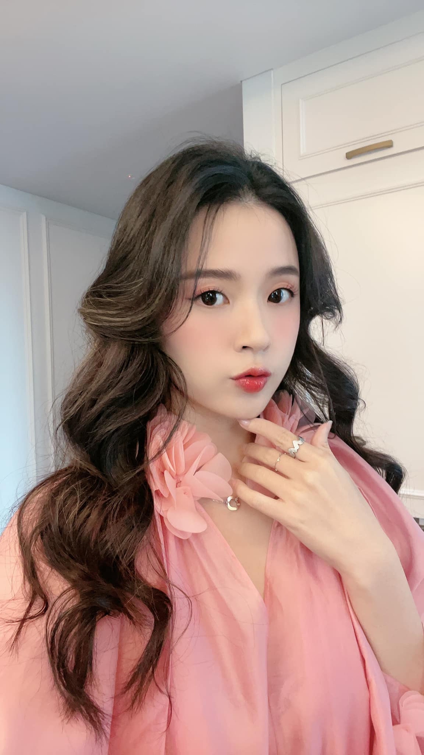 'Gái độc thân' Midu: Sở hữu gia tài 'sang - xịn - mịn' khi tự thân lập nghiệp ở tuổi 34 - Ảnh 3.