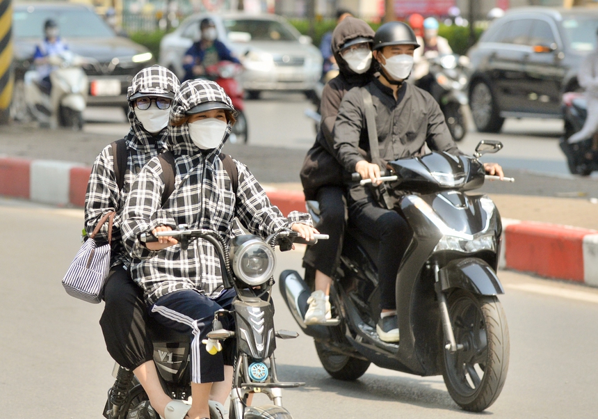 Bắc Bộ, Trung Bộ tiếp diễn nắng nóng gay gắt - Ảnh 1.