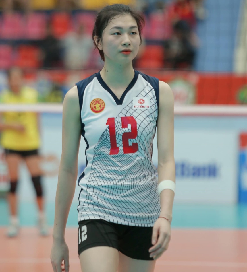 Phạm Thị Hiền (sinh tháng 10/1999) là phụ công đánh chính ở Bộ Tư Lệnh Thông Tin, được chờ đợi sẽ gây ấn tượng ở SEA V.League tuần 2 tại Thái Lan