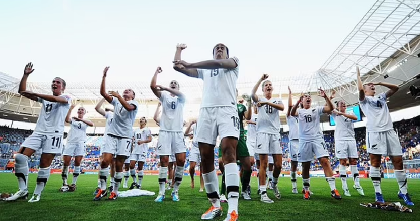 Cầu thủ Tây Ban Nha và Hà Lan bị chỉ trích vì nhạo báng văn hóa New Zealand