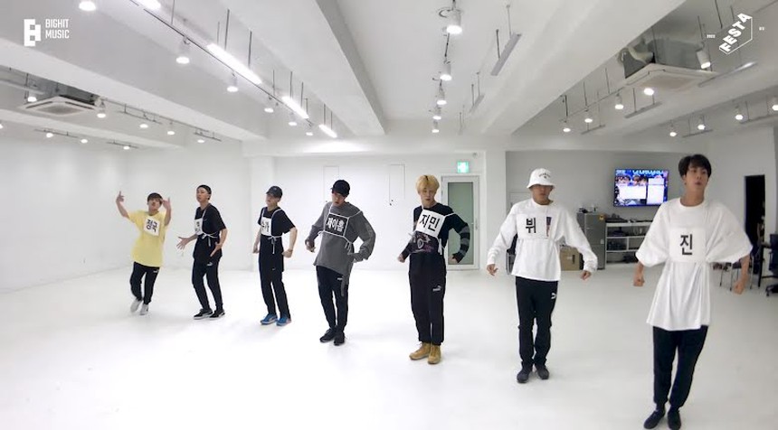 Những tiết lộ sự thật đáng buồn của BTS trong cuốn 'Beyond the Story' - Ảnh 10. Những tiết lộ sự thật đáng buồn của BTS trong cuốn 'Beyond the Story' - Ảnh 10.