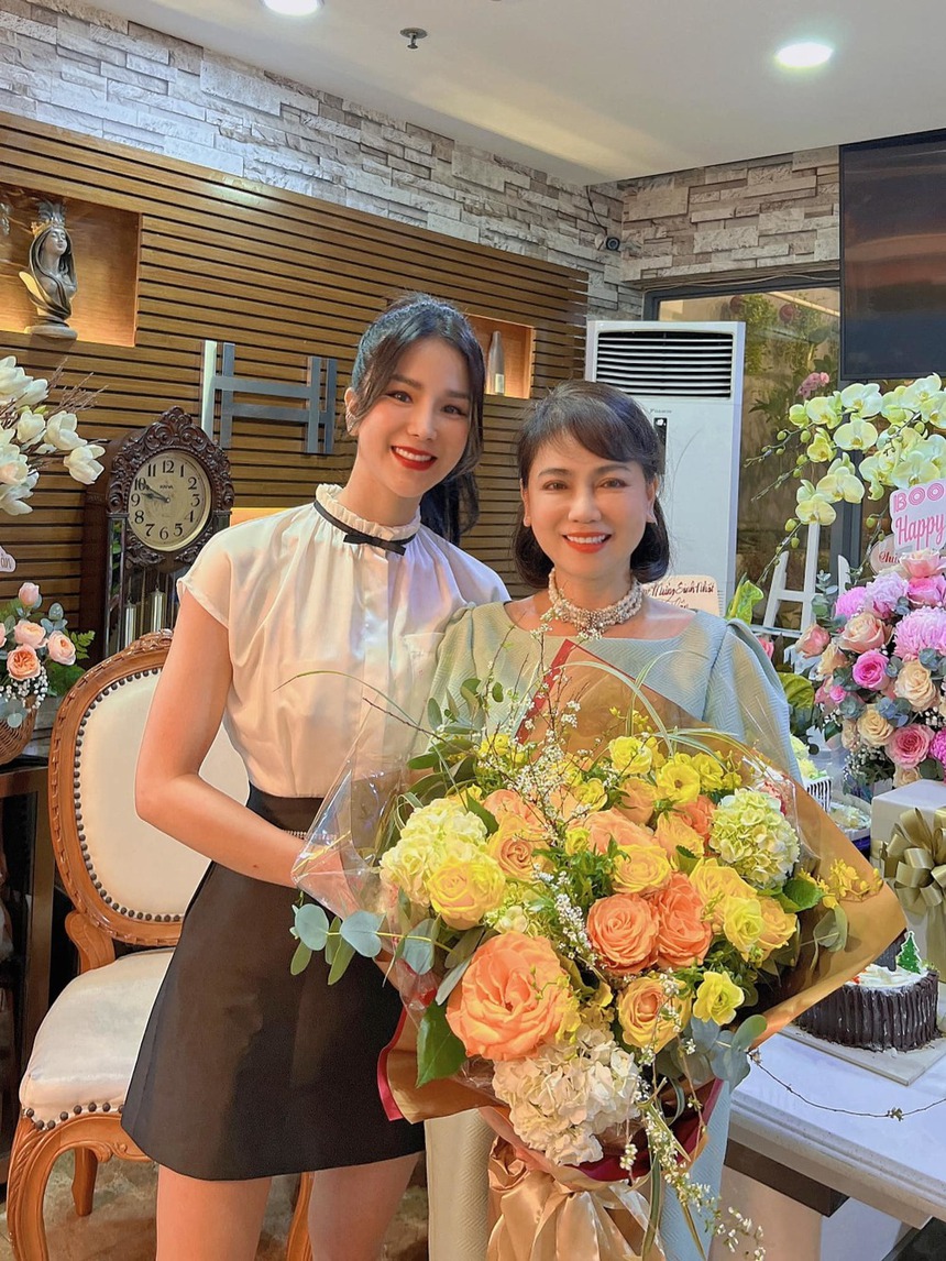 Sau ồn ào ly hôn, mẹ chồng cũ Diệp Lâm Anh 'quay xe' bênh con trai Đức Phạm - Ảnh 2.