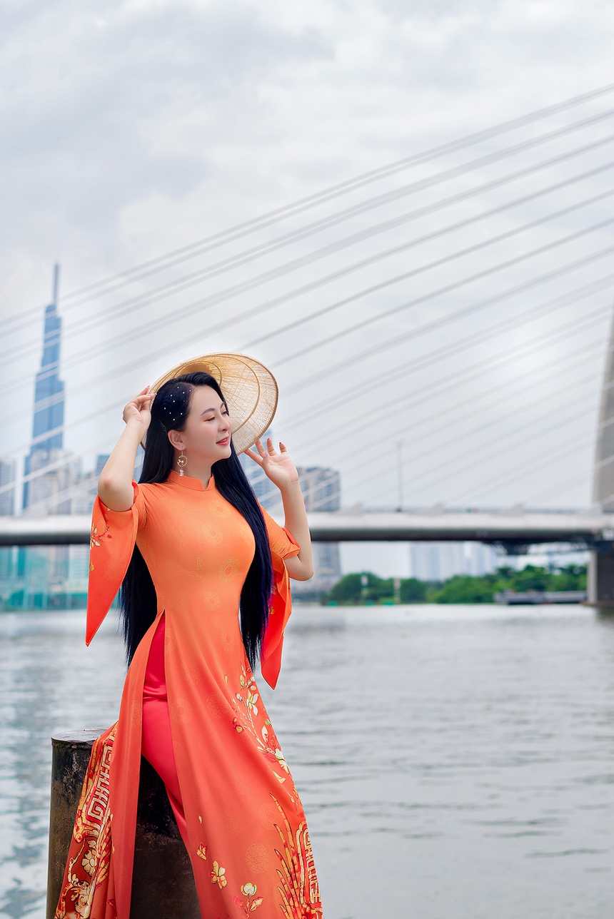 Cô gái Tày từ 'người ngoại đạo' thời trang đến NTK áo dài nổi tiếng - Ảnh 1. Cô gái Tày từ 'người ngoại đạo' thời trang đến NTK áo dài nổi tiếng - Ảnh 1.