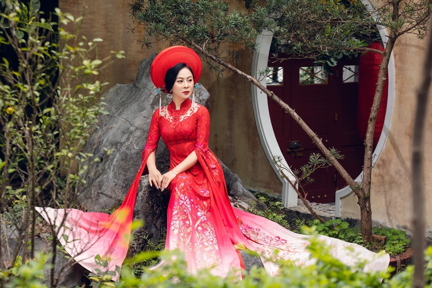 Cô gái Tày từ 'người ngoại đạo' thời trang đến NTK áo dài nổi tiếng - Ảnh 2. Cô gái Tày từ 'người ngoại đạo' thời trang đến NTK áo dài nổi tiếng - Ảnh 2.