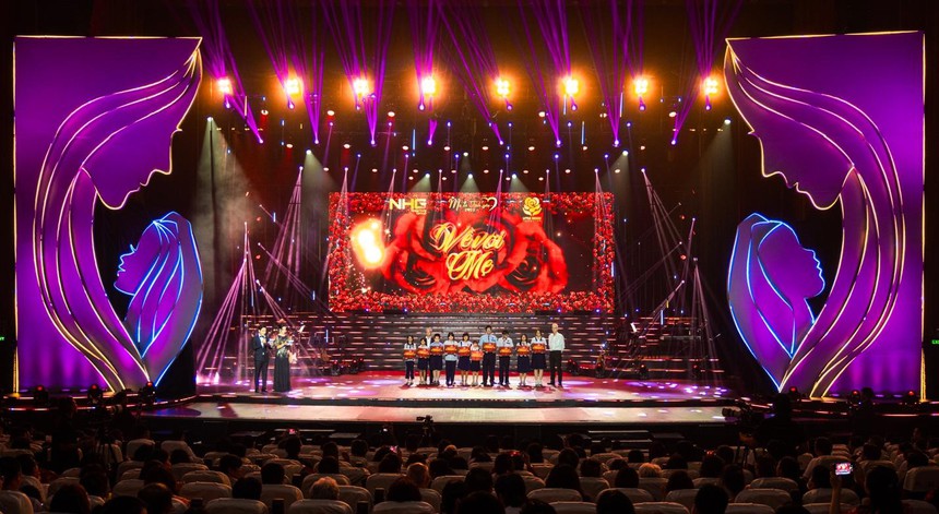 "Mẹ là Tình Yêu": Đêm nhạc gây quỹ từ thiện đong đầy cảm xúc - Ảnh 4.