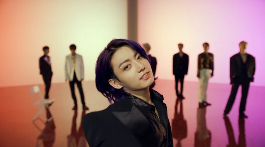 Tại sao các màn trình diễn của Jungkook BTS xứng đáng được so sánh với Michael Jackson? - Ảnh 2.