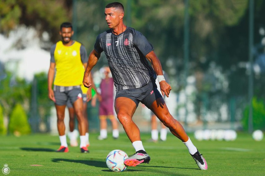 Tin nóng bóng đá tối 12/8: Mason Greenwood ra sân tập cùng đồng đội MU, Grealish bị phanh phui cảnh nóng - Ảnh 6.