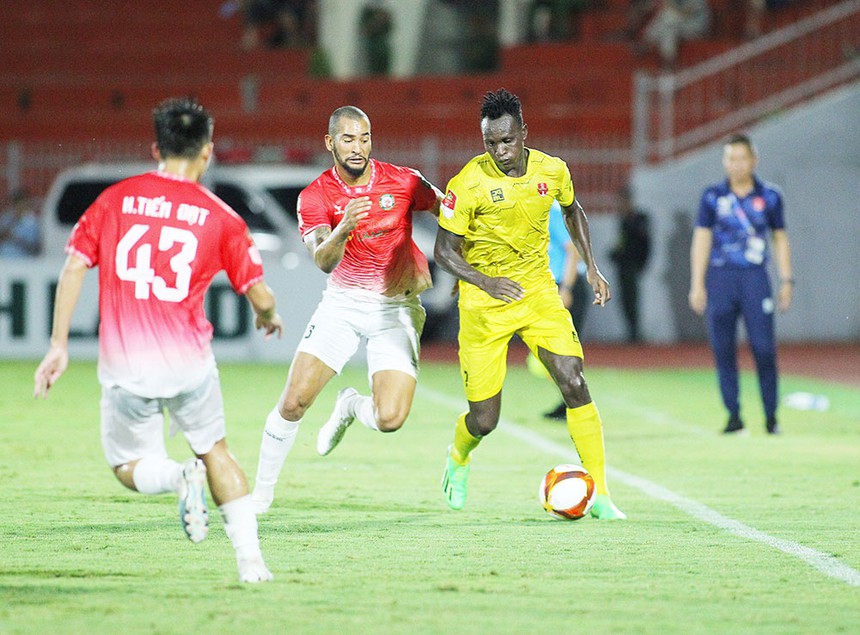 Samson được tôn vinh với siêu phẩm "nã đại bác", HLV Chu Đình Nghiêm nhận niềm vui kép ở Hải Phòng  - Ảnh 1.