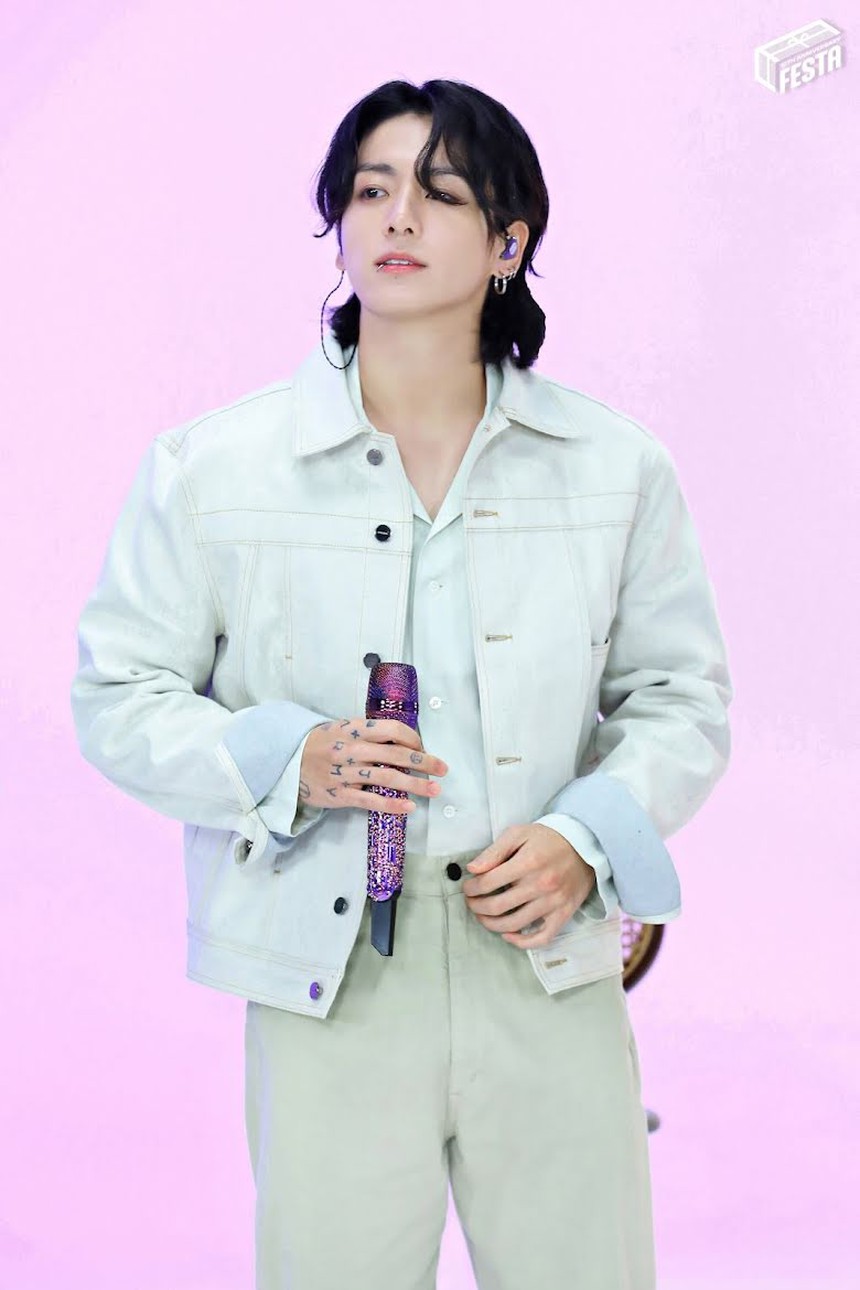 Fan mắt 'cú vọ' nhận ra chi tiết bất thường trong teaser MV 'Seven' của Jungkook BTS - Ảnh 1.