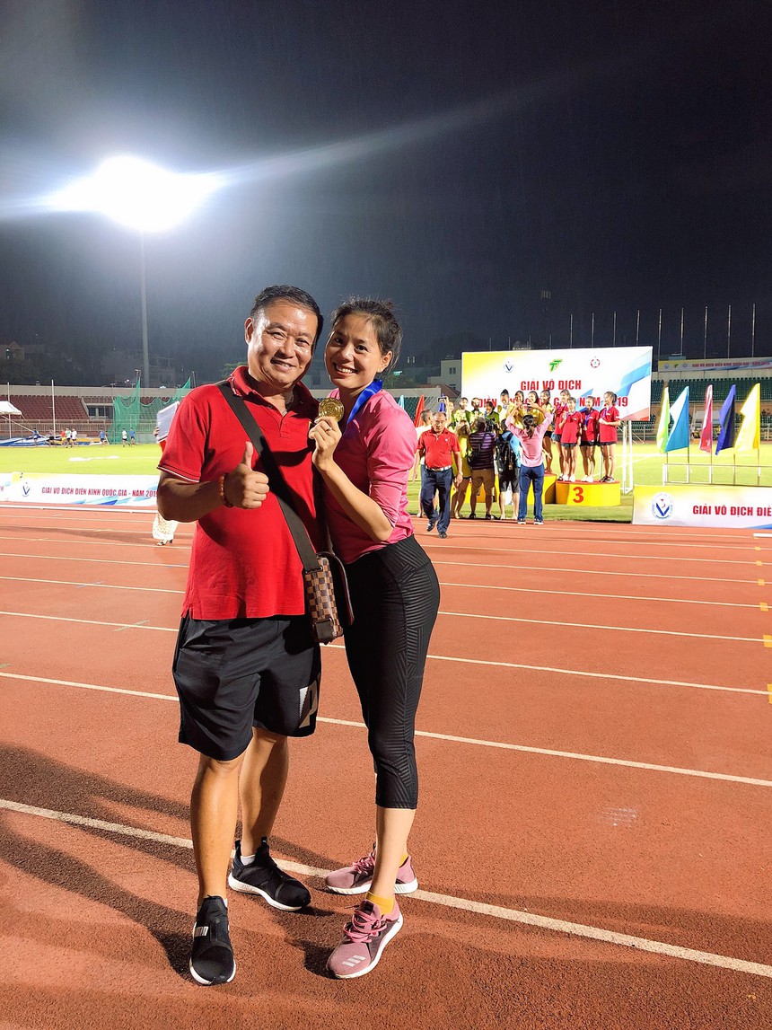 Người nắm giữ kỷ lục HCV SEA Games Nguyễn Thị Huyền: Tuổi trẻ bốc đồng, bỏ tập, cãi lời thầy, nhưng không nghĩ mình mắc 'bệnh sao' - Ảnh 4.