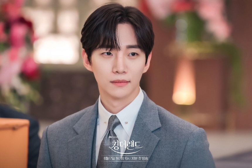 Ca sĩ lấn sân diễn viên Lee Junho đắt show sau phim 'King The Land' - Ảnh 3.