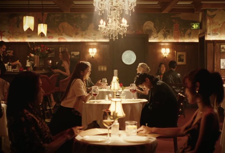 6 điều fan có thể đã bỏ lỡ trong teaser MV 'Seven' của Jungkook BTS - Ảnh 11. 6 điều fan có thể đã bỏ lỡ trong teaser MV 'Seven' của Jungkook BTS - Ảnh 11.