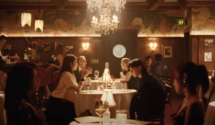 6 điều fan có thể đã bỏ lỡ trong teaser MV 'Seven' của Jungkook BTS - Ảnh 9. 6 điều fan có thể đã bỏ lỡ trong teaser MV 'Seven' của Jungkook BTS - Ảnh 9.