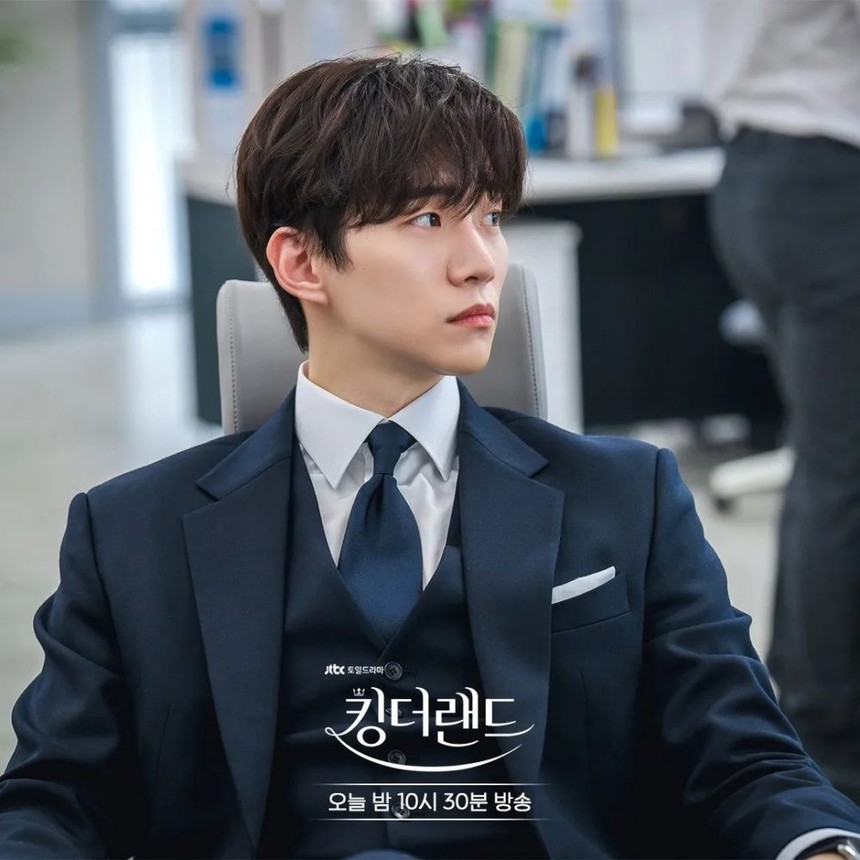 Ca sĩ lấn sân diễn viên Lee Junho đắt show sau phim 'King The Land' - Ảnh 5.