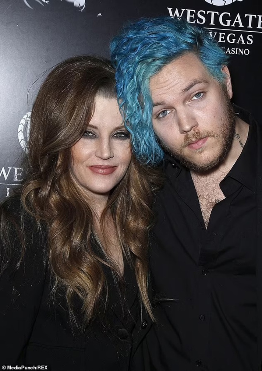 Nguyên nhân cái chết của con gái Vua rock Lisa Presley đã được tiết lộ - Ảnh 6. Nguyên nhân cái chết của con gái Vua rock Lisa Presley đã được tiết lộ - Ảnh 6.