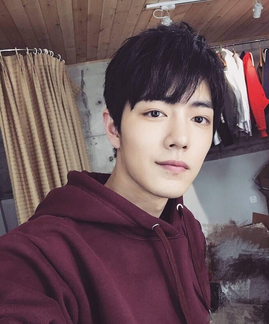 (Bài đăng thứ 7) Tiêu Chiến đã trở thành 'Vua xa xỉ' của Trung Quốc như thế nào? - Ảnh 1.