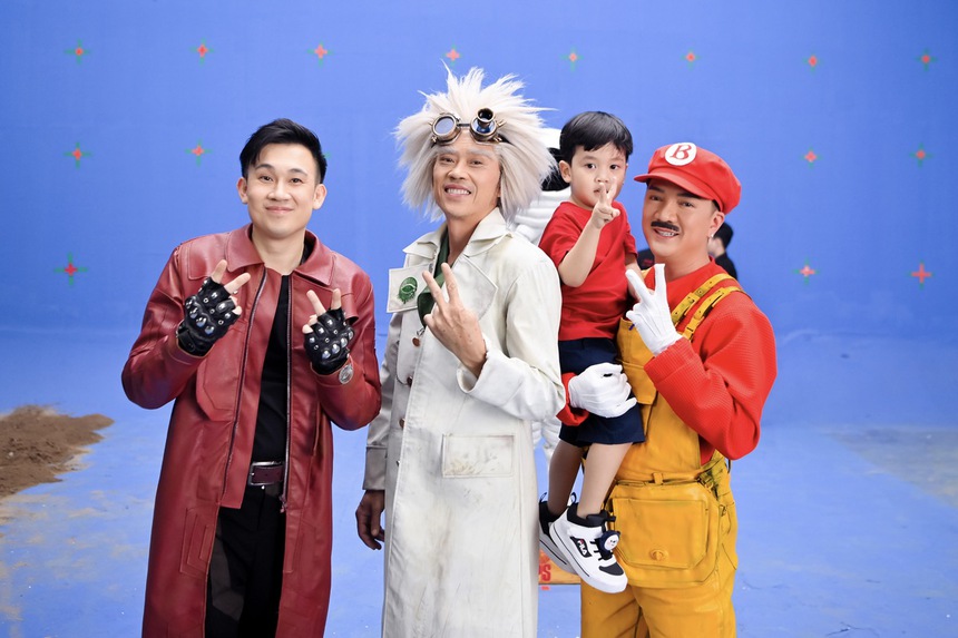 Con trai Polo Huỳnh quấn quýt Đàm Vĩnh Hưng không rời  - Ảnh 3.