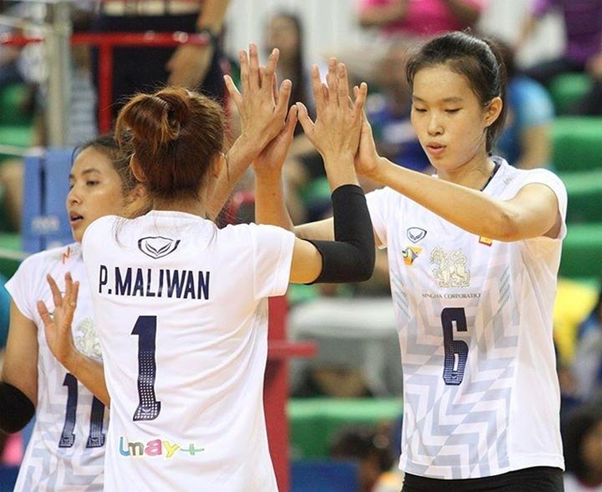 Thanh Thúy (số 6) trong màu áo CLB Bangkok Glass của Thái Lan. Lúc này cô mới 18 tuổi nhưng đã cao tới 1m90 Thanh Thúy (số 6) trong màu áo CLB Bangkok Glass của Thái Lan. Lúc này cô mới 18 tuổi nhưng đã cao tới 1m90