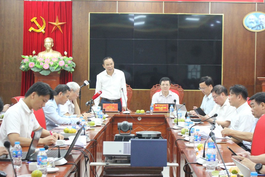 Thứ trưởng Phùng Đức Tiến: Sớm đưa vaccine dịch tả lợn châu Phi sử dụng rộng rãi trên thị trường và xuất khẩu - Ảnh 1.