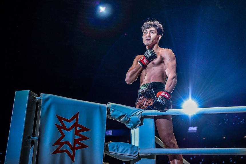 Nguyễn Trần Duy Nhất gãy tay sau khi thắng võ sĩ Thái Lan, bị chê hết thời nhưng trở lại với một loạt chức vô địch - Ảnh 3.