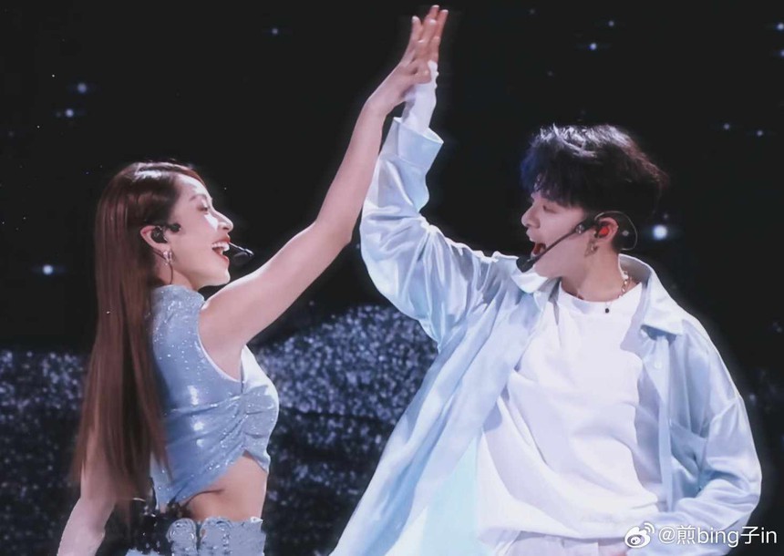 Chi Pu được ‘biển fan’ cổ vũ nhiệt tình trong sân khấu đầu tiên tại Trung Quốc - Ảnh 3.