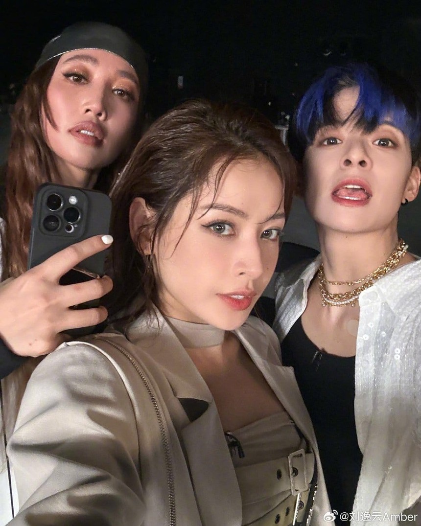 Chi Pu được ‘biển fan’ cổ vũ nhiệt tình trong sân khấu đầu tiên tại Trung Quốc - Ảnh 6.