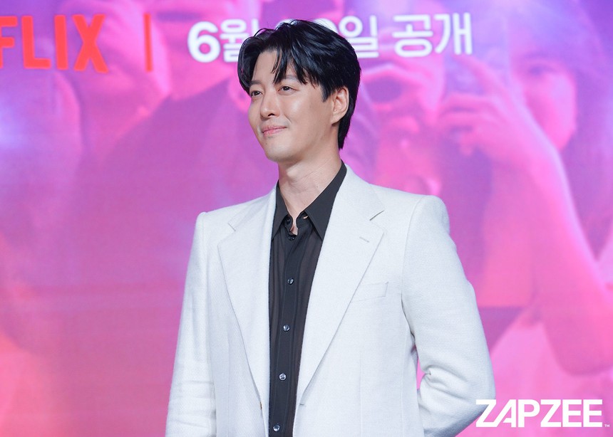 Lee Dong Gun – Sao K-biz hiếm hoi không ngại 'phô trương' chuyện tình cảm - Ảnh 2.