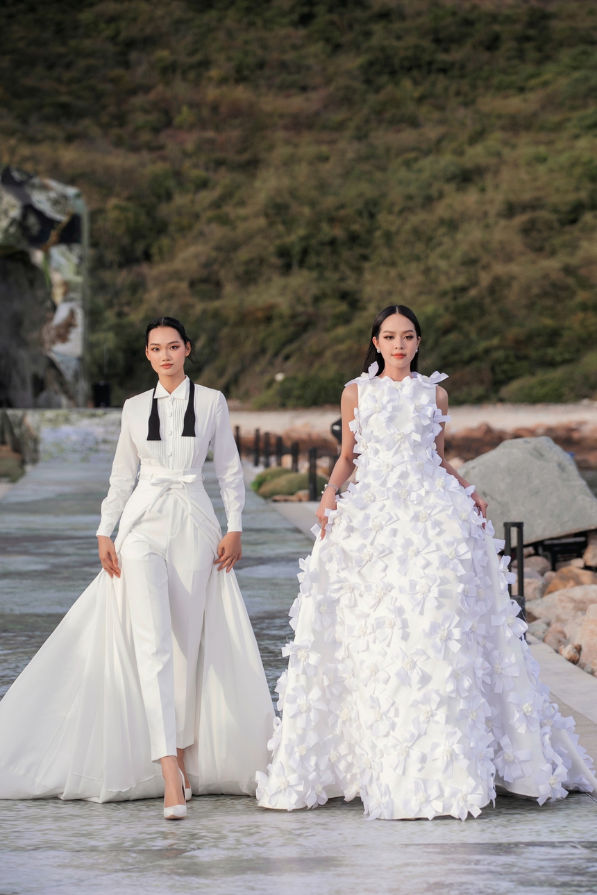 Hoa hậu Tiểu Vy làm vedette của NTK Hà Thanh Việt - Ảnh 2.